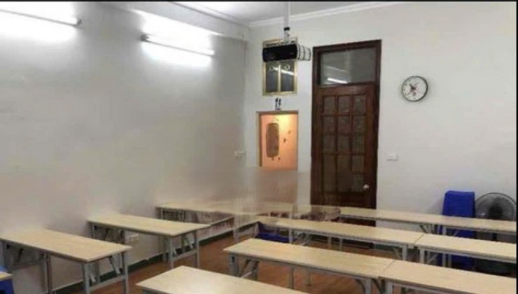 Cho thuê nhà ngõ Thái Thịnh , Đống Đa,  55m2 x 4 tầng Mặt tiền rộng, ngõ rộng ô tô đậu cửa